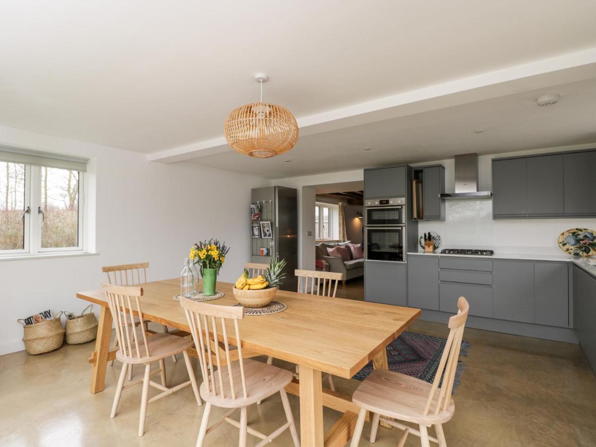 High Cogges Farm Holiday Cottages ويتني المظهر الخارجي الصورة