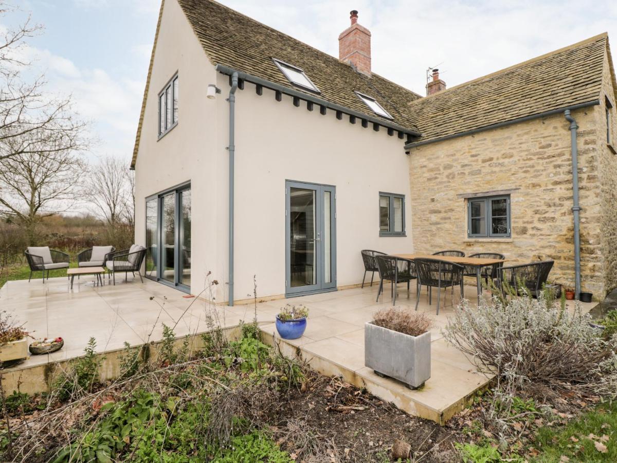 High Cogges Farm Holiday Cottages ويتني المظهر الخارجي الصورة
